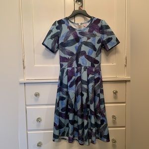 Lularoe Amelia blue purple feather dress size small with pleats and pockets
